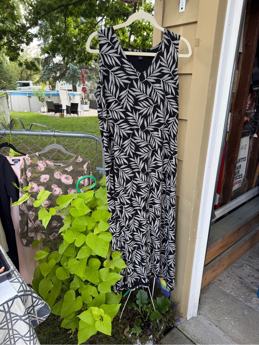 J. Jill Wearever Sleeveless Black & White Leaf Print Dress